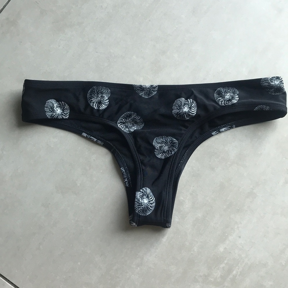 Roxy cheeky low rise bikini bottom size M